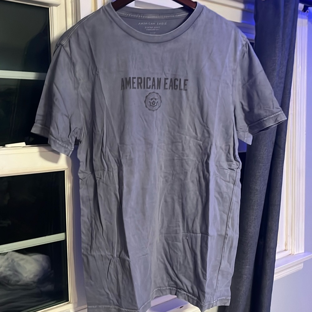 american eagle size small tee